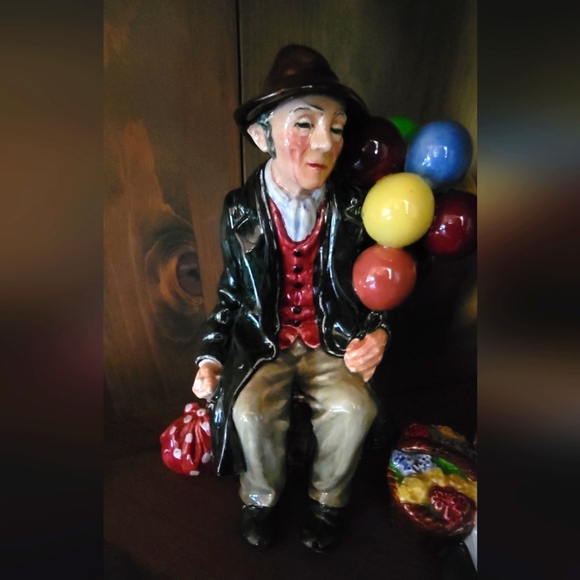 Royal Doulton Balloon Sellers Figurine Set - Picture 2 of 5